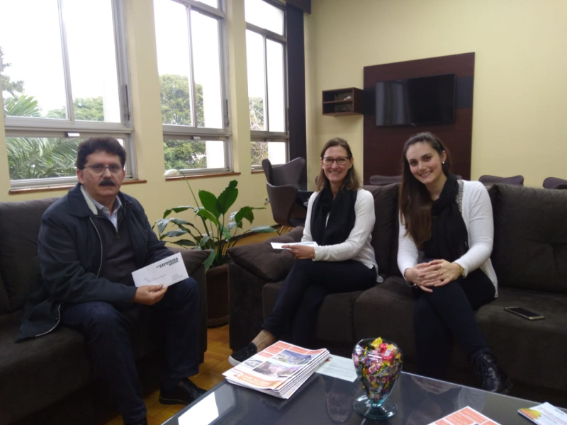 Prefeito recebe convite para escolha das soberanas da Expofeira